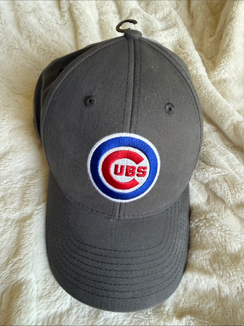 Genuine Merchandise Gray Chicago Cubs Logo Baseball Cap